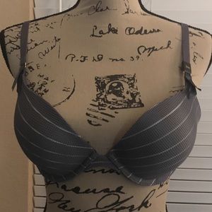 NWT Victoria’s Secret Very Sexy Push-up-34C